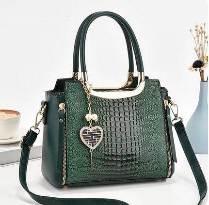 Geanta verde / poseta verde lacuita, eleganta de dama Anisia