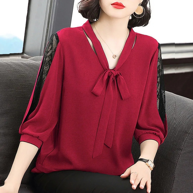 Bluza rosie eleganta cu voal brodat inserat, model 137