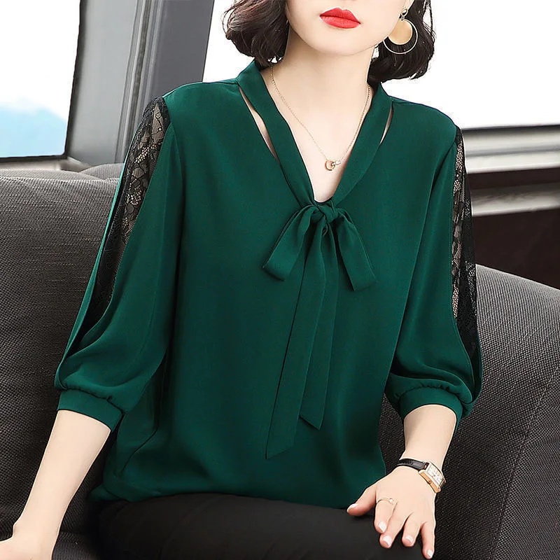 Bluza verde eleganta cu voal brodat inserat, model 137