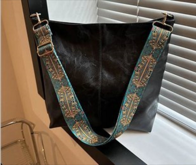 Geanta / poseta neagra, curea lata, de dama, Adria