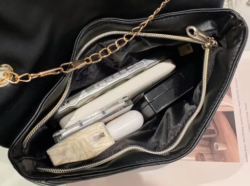 Geanta / poseta neagra, cu lantisor, de dama Nory - Img 4