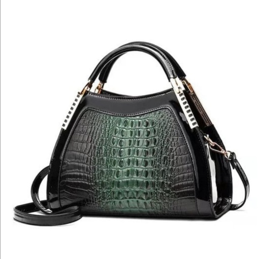 Geanta / poseta lacuita de dama Fusy, aspect deosebit, verde cu negru