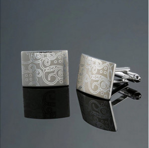 Butoni argintii, cu design abstract, model 4