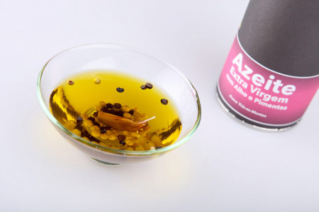 Azeite com alho e pimentas (250ml)