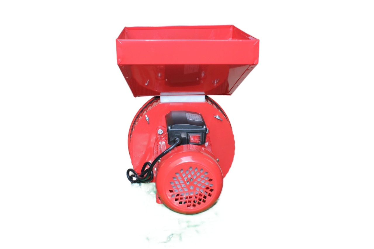 Moara Electrica Rosie pentru Uruiala CMP1335R, 4.5KW, 300kg/ora, Motor Electric 100% Cupru, 20 Ciocanele, 4 Site Interschimbabile, Cuva Metalica Extra Mare, Butuc Direct pe Ax, Protectie Suprasarcina - imagine 2