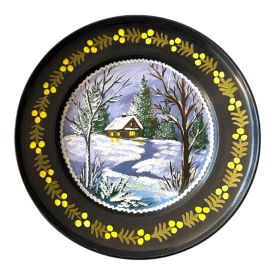 Farfurie decorativă 30 cm pictată manual – casă la marginea pădurii iarna, ceramică tradițională Marginea