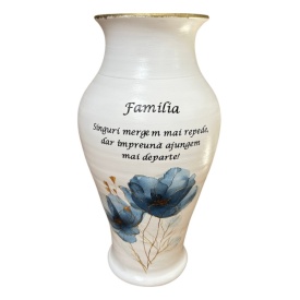 Vaza ceramica alba, mesaj Familia, flori albastre, decorata manual, cadou motivational, 30 cm