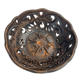 Bol ceramic lucrat manual, decupat, perforat – design unic pentru dulciuri și fructe