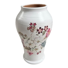 Vaza alba ceramica 20 cm, decorata manual cu buchet de flori, decor floral, artizanat