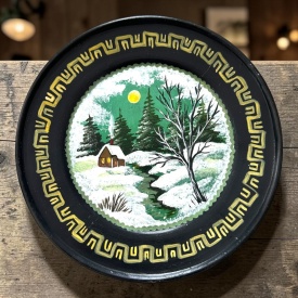 Farfurie decorativa ceramica neagra Marginea - Pictata manual peisaj de iarna cu cabana, 24 cm - Img 2