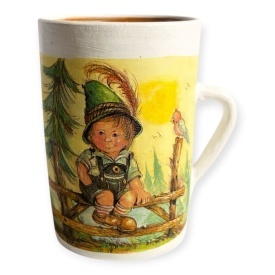 Vaza alba tip carafa 20 cm cu maner, decor copil padurar la marginea padurii, accent verde