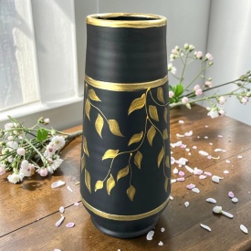 Vaza din ceramica neagra de marginea, 30 cm, pictata manual, auriu– model frunze, autentica - Img 3