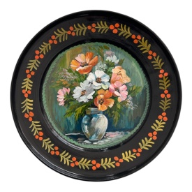 Farfurie decorativă 30 cm pictată manual – vază cu flori, ceramică tradițională Marginea