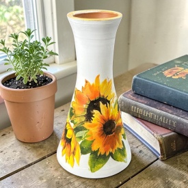 Vaza din ceramica alba de marginea, 25 cm, decorata cu floarea soarelui – model evazat, autentica - Img 2