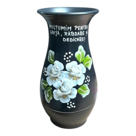 Vaza din ceramica neagra, pictata manual, trandafiri albi, cadou sfarsit de an scolar pentru invatatoare, diriginta, 25 cm