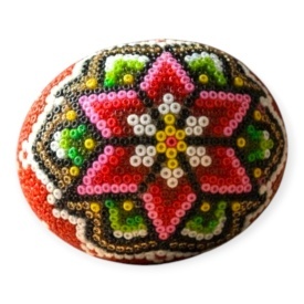 Ou din lemn cu margele, lucrat manual, 5 cm,decor traditional si autentic - Img 3