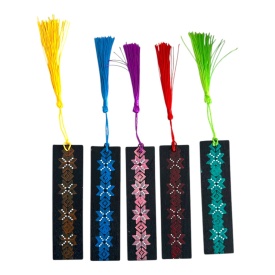 Semne de carte cu motive traditionale