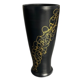 Vază ceramică neagră cu model auriu realizată manual – Ceramica Marginea