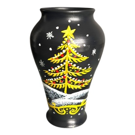 Vaza ceramica neagra pictata manual cu brad de Craciun, iarna si zapada, unicat, lucrata la Marginea, 20 cm – decor festiv