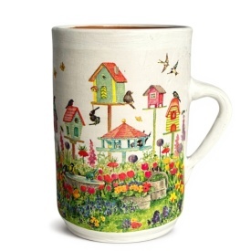 Vaza decorativa alba tip carafa cu maner 20 cm pentru flori, pictata manual, Marginea, Ceramica Martinescu, decor primavara cu pasarele si iarba verde