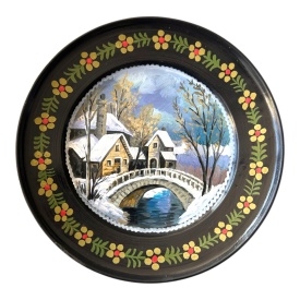 Farfurie decorativă 30 cm pictată manual – peisaj de iarnă cu râu și casă, ceramică tradițională Marginea