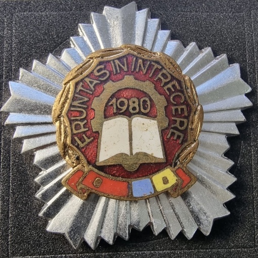 Insignă „Fruntaș în întrecere” – 1980 , RSR