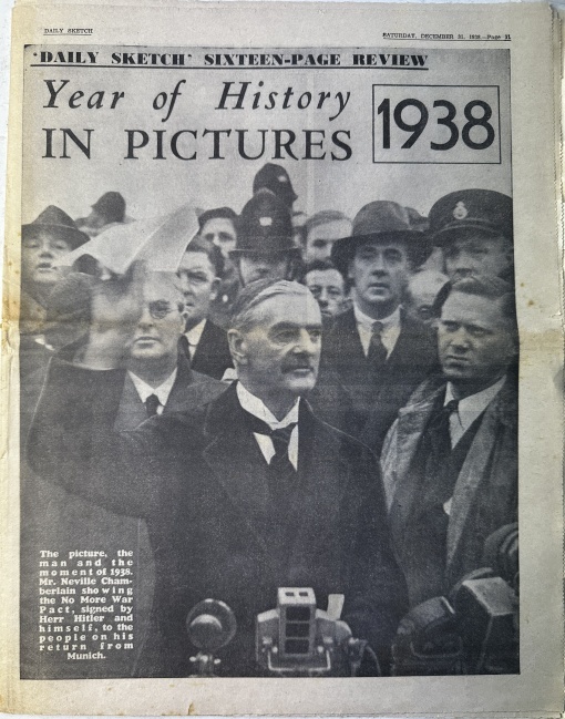 “Daily Sketch – Year of History in Pictures 1938” - Publicat pe 31 decembrie 1938, Londra.