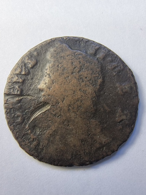 Half Penny emisă sub Regele George al II-lea (domnie 1727–1760).