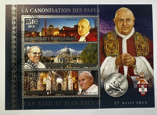 Bloc filatelic Madagascar 2014 – Canonizarea Papei Ioan XXIII și a Papei Ioan Paul II