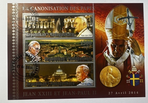 Bloc filatelic Madagascar 2014 – Canonizarea Papei Ioan XXIII și a Papei Ioan Paul II