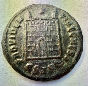CONSTANTINE II - CAESAR ( 317-337 AD )- Moneda Antica Romana - Img 2