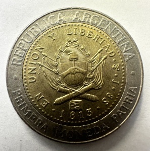 Moneda Comemorativa - Argentina - 1 Peso 2013 - 200 de ani de la prima monedă națională a Argentinei (1813–2013). - Img 2