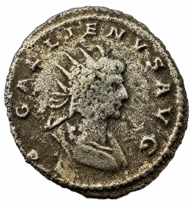 Tablou elegant, dimensiuni 14.8 x 19.8 cm, ce conține o monedă autentică din timpul împăratului roman GALLIENUS ( 253-268 ) prezentată într-un design artistic inspirat din stilul roman antic. - Img 2