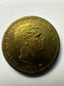 Tablou elegant, dimensiuni 14.8 x 19.8 cm, ce conține o monedă autentică de 10.000 Lei, emisă în anul 1947, din perioada domniei Regelui Mihai I al României (1940–1947). - Img 2