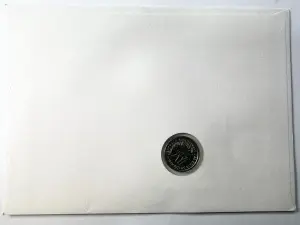 Gabon 1990 – Plic filatelico-numismatic Albert Schweitzer + monedă 50 Francs necirculată (UNC) + timbru ștampilat Lambaréné - Img 2