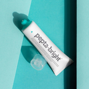Crema-ser iluminator cu textura cremoasa Pepta-Bright 30 ml Indeed Labs