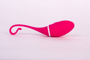 Vibrator Mini stimulare clitoris, aplicatie Telefon Realov Realov Irena Smart Egg 3.3 cm grosime