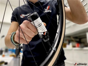 Soluție Tubeless VITTORIA 250 ml – Etanșant Universal Anti-pană pentru Anvelope Fără Cameră