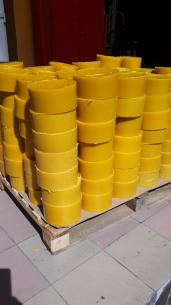 Filtered Natural or Ecologic wax for Candles patch of 100 kg (3 parcells) CAN be delivered everywhere in the World