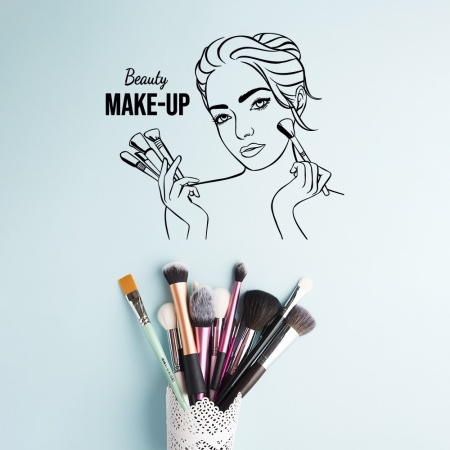 Beautiful girl with brushes - Img 4