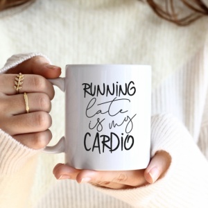 Cana cu Mesajul Running Late Is My Cardio - Img 2