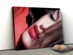 Tablou Canvas - Lady In Red