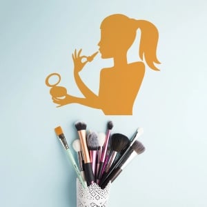 Woman applying lipstick - Img 2
