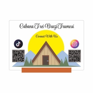 Plachetă Personalizată din Plexiglas cu Bază din Lemn – 2 Coduri QR | Ideală pentru Cabane și Pensiuni - Img 2