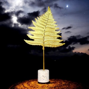 Decor Feng Shui – Frunză Ferigă Aurie din Metal, 23 cm - Img 3
