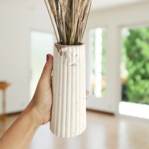 Vază Hand-made din beton „Nordic Sculpt” | Decoristic Atelier - Img 4