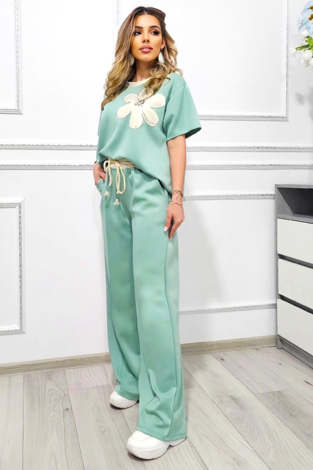 Compleu dama CRYSSA, bluza oversize cu floare aplicata, cristale si pantaloni Large, Verde pastel, Marime S/M/L - 2 | YEO