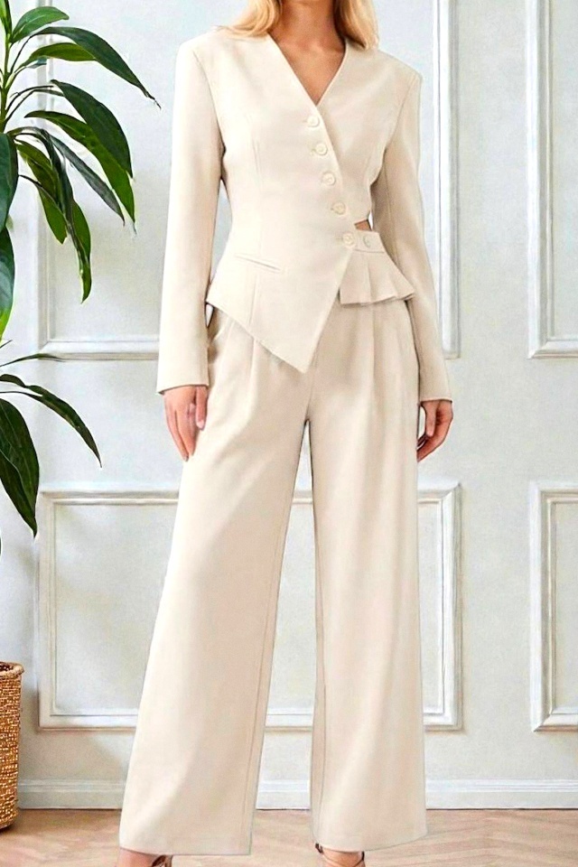 Costum Lareen cu linie moderna si sacou asimetric, decupat in talie, Crem, Marime S/M