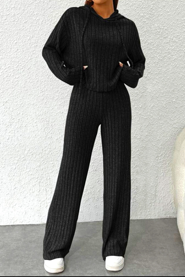 Compleu tetra Scarlett, cu bluza large, gluga si pantaloni lejeri, Negru Compleu tetra Scarlett, cu bluza large, gluga si pantaloni lejeri, Negru