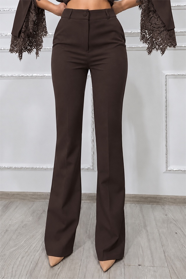 Costum dama RAVIELLE cu sacou cambrat, insertii din dantela si pantaloni evazati, Maro ciocolatiu — imaginea 6